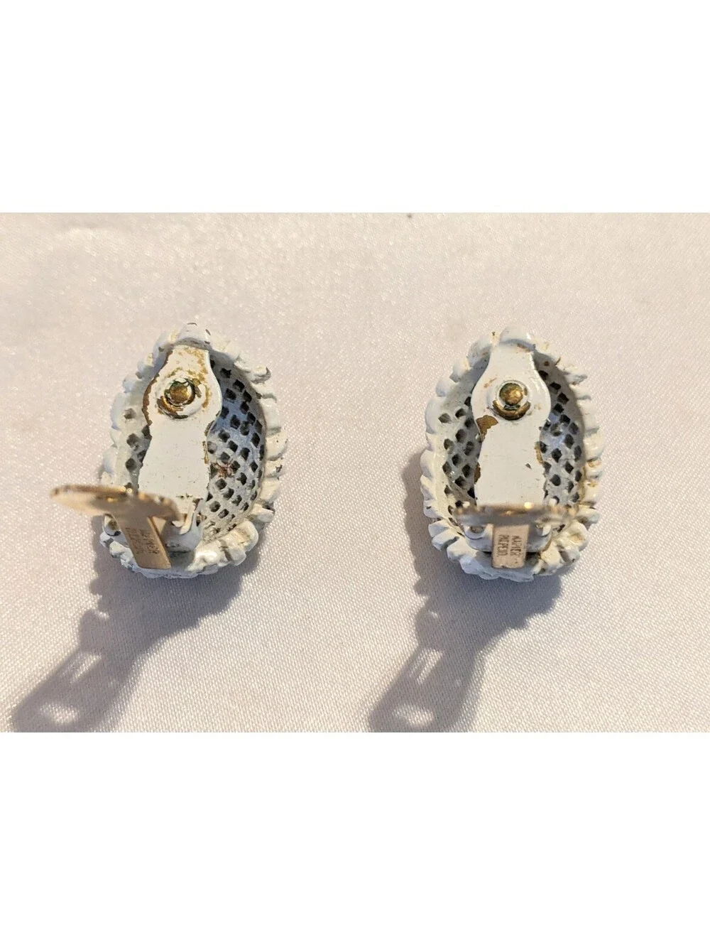 RARE Vintage Napier White Enamel Over Gold Tone Metal Basket Weave Clip Earrings - Picture 7 of 7